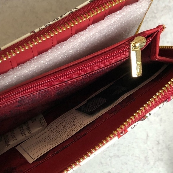 Loungefly Disney Snow White Tattoo Zip Around Wallet NWT - Picture 4 of 14